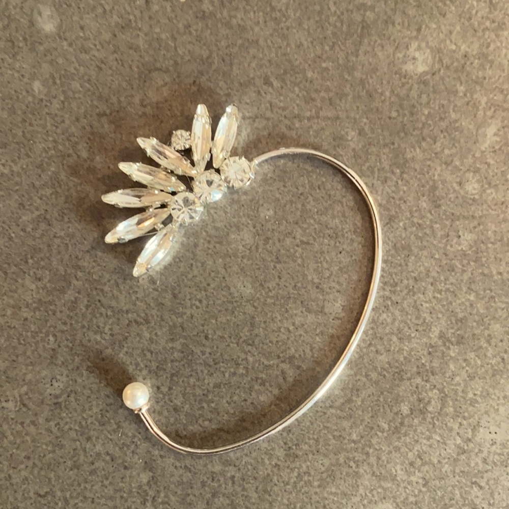 Beautiful Women’s ear jacket. BNWOT. Very intricate and interesting design.